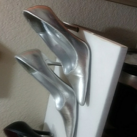 Pumps - Picture 2 of 3